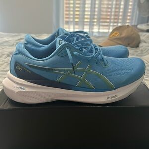 ASICS Gel-Kayano 30. Size 10